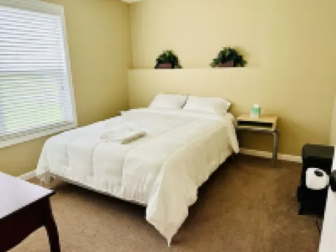 5 Bedroom Private Villa with Peloton Bike Hotels in Shakopee