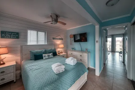 Connect with the Beach at Folly Field Hilton Head Island with great Beach 🏖