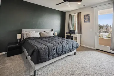 Ski & Relax: Updated Townhome Near Downtown, Casinos & Board Games! Hôtels à proximité de : Reno Air Racing Association