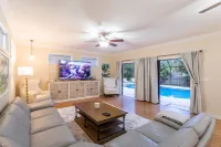 Sailfish Cove –Tropical Escape Minutes from Delray