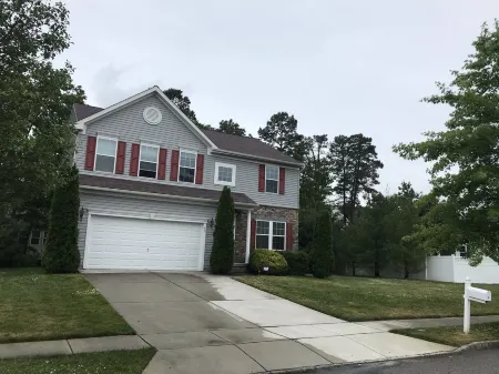 Large Modern Home with Yard, 4 Bedrooms, 2.5 Baths and 6 Beds Near Jersey Shore