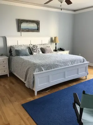 3 Br/3Bath Lakefront Condo-Sleeps 8 Beach Level-Indoor Pool , Private Beach