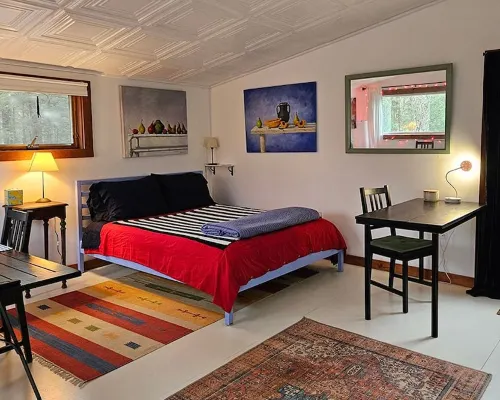 West Wing - a unique private space w/patio Hotels in Olive