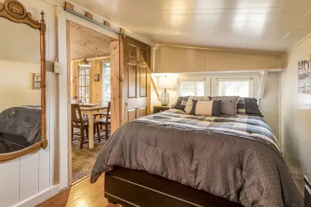 Roads End Retreat on Lost Lake