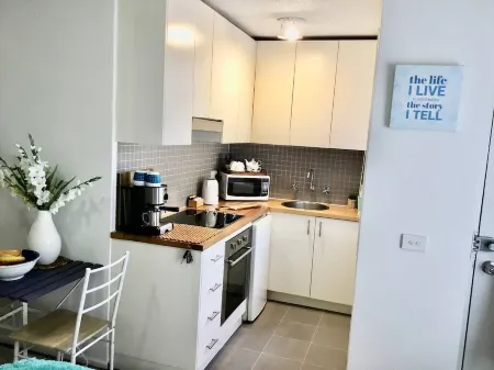 Stonez off LYGONBrunswick East ranked 6th coolest neighbourhood in the world! Отели рядом с достопримечательностью «СЕРС Коммьюнити Энвиронмент Парк»