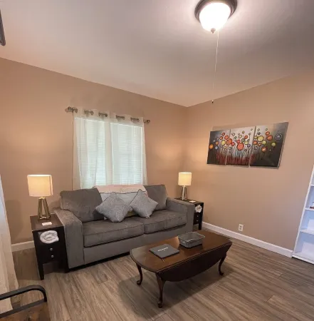 Peaceful little house in the heart of Maryland Heights