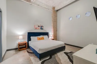 Amyfinehouse Comfy 2Br Loft - Downtown Dallas with Pool+Desk+Valet+FreeBreakfast
