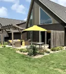 Updated & beautiful family-friendly, getaway at Bridges Bay!