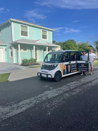 Modern Delray Home, Heated Saltwater Private Pool, 4 beds, 3 bedrooms Отели рядом со станцией Delray Beach Tri Rail Station