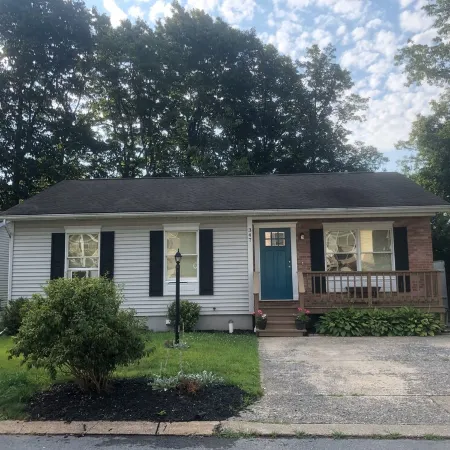 Sparkling clean bungalow close to campus