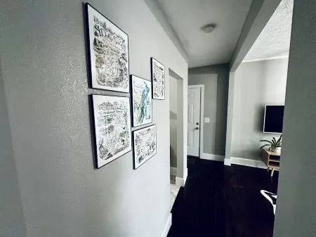 Modern 4-bedroom Duplex Apartment in Downtown Elkins beside Big Timber Brewing