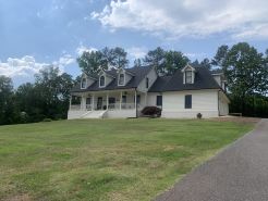 SOUTHERN LIVING! Newly renovated! Private with Mountain views-sleeps 16
