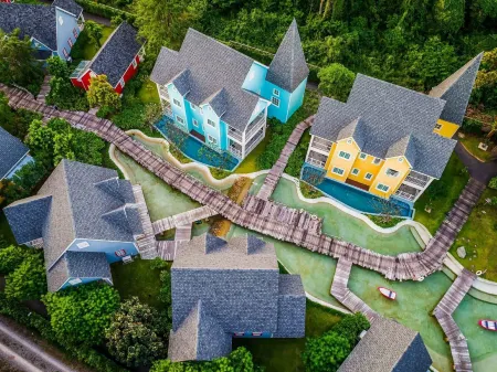 Peggy's Cove Resort Отели рядом с достопримечательностью «Hin Kong Temple»