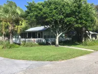 "The Nest" Beach House in Mexico Beach w/ Gulf views and only 100 steps to sand!