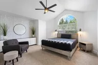 Lake, Hot Tub, Golf Retreat