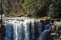 Country Cabin within minutes of the New River Gorge National Park & Preserve.