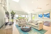 Island Luxury, Upscale, Walk to Sombrero Beach!