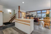Camelback Condo - Premier Tranquility & Comfort