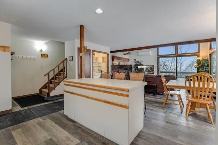 Camelback Condo - Premier Tranquility & Comfort