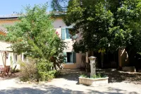 Charming Apartments in the Mas de Soleil (Gîte "Viva