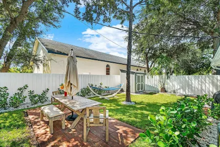 CASITA DELRAY -  314 SW 2nd Street Отели рядом со станцией Delray Beach Tri Rail Station