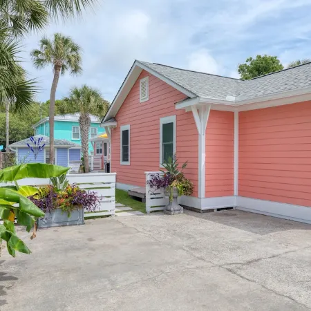 Couples love this sweet thing, just a block to the beach