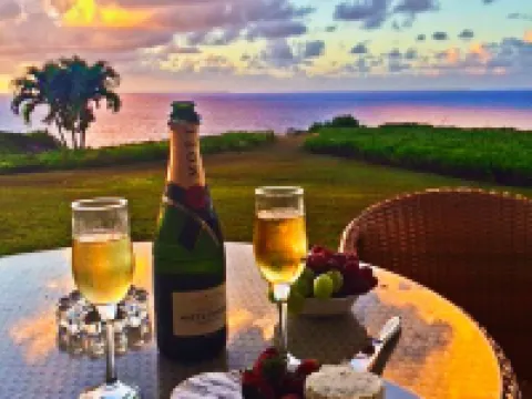 PRIVATE CORNER UNIT WITH SPECTACULAR OCEAN FRONT VIEWS Hotels in Princeville