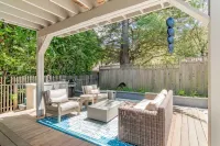 Bay Area Getaway -The Best in Downtown Mill Valley - Tesla Charger ,Yard FirePit