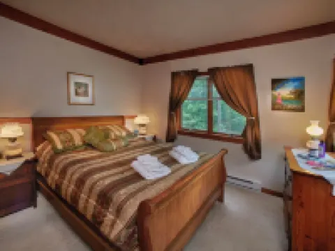 Amazing All-Season Private Lakefront Retreat! Hotels in Highland