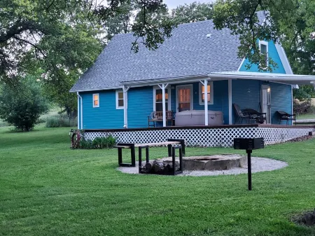 Quaint 3 Bedroom Farmhouse near Lone Grove, Oklahoma