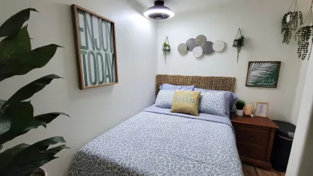 Sacred Serenity Space South East Отели в г. Пасадина