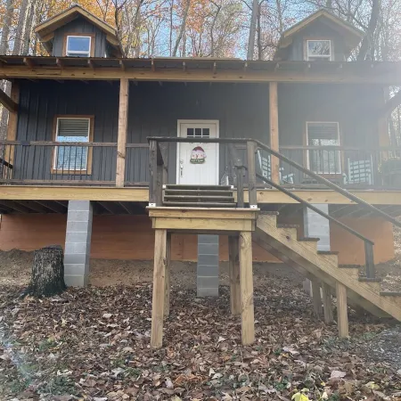 Cabin - secluded and Guntersville Lake w/hot tub and fire pit