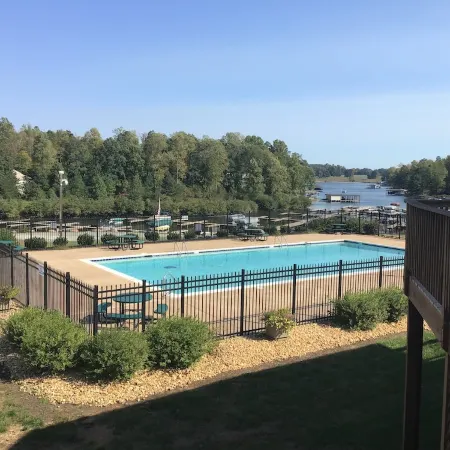 Enjoy lake life FREE kayak and canoes. Relax at this family friendly lake house.