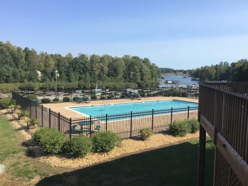 Enjoy lake life FREE kayak and canoes. Relax at this family friendly lake house.