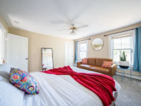 Magnificent 5BR/2BA Near Casinos 諾威奇酒店