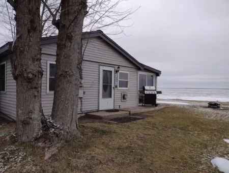 Lake Front Cabin with Amazing Views!