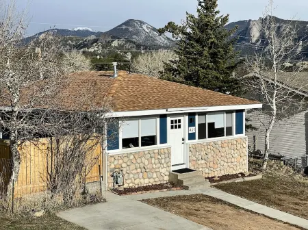 Charming Estes Park Home!Explore Rocky Mountain National Park. Fenced Yard! Отели рядом с достопримечательностью «MacGregor Ranch Museum»
