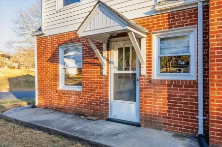 Queen City Twin 2 of Staunton VA Отели рядом с достопримечательностью «Университет Мэри Болдуин»