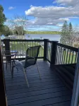 Beautiful Upper Suite on Nelson Lake with Balcony & Lakeviews!