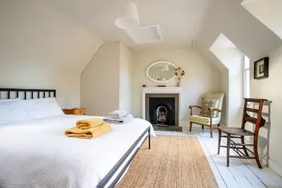 Rathmhor - lovingly restored traditional stone house in Cairngorms National Park Hotel dekat Kingussie Golf Club Restaurant
