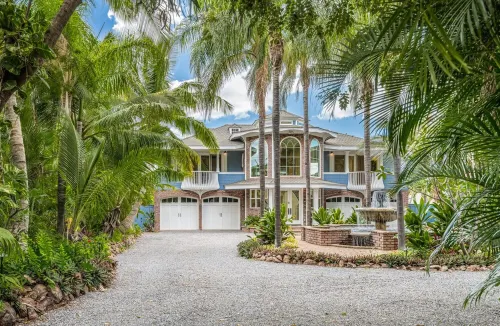 Private Luxury Villa in Kihei. Just moments walk to the beach. 10/10 reviews!