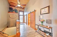 Beautiful Downtown Home - 2 Blks from Lake