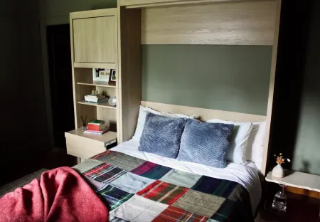 Welcome to A Scholarly Retreat, just a stroll from campus