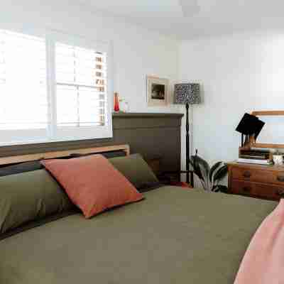 Luxury Couples' Retreat Beside the Beautiful Barwon River Rooms