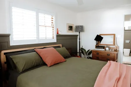 Luxury Couples' Retreat Beside the Beautiful Barwon River