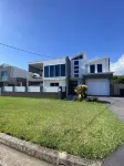 Woonona Beach House a few steps from patrolled beach, parks and cafes