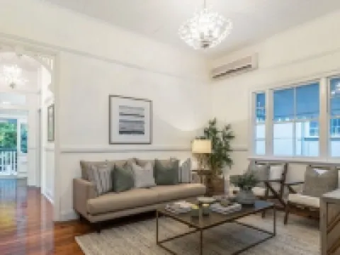 Luxury Queensland Awaits! Sleeps 8, 3 car parks Hotels in Annerley