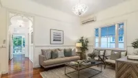 Luxury Queensland Awaits! Sleeps 8, 3 car parks