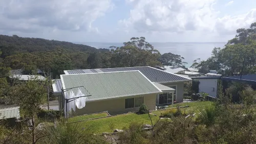 Newly Renovated - Bush Retreat by the Beach