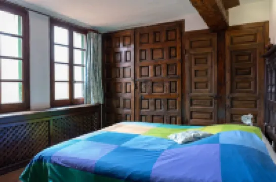 Unique catal. Traditional house with stunning views of the bay & mountains in d. Old town Hotels in 